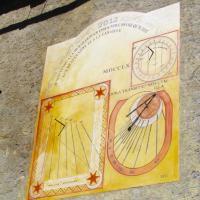 « L'heure passe et nous avec elle. »