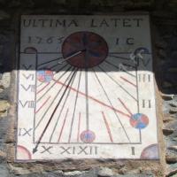 Cadran de 1765, restauré en 2001 par J.F. Gavoty « La dernière t’échappe… »