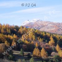 Au loin… la Séolane des Agneliers
