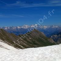 Au loin, le massif des Écrins