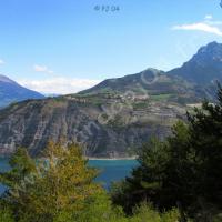 Au loin, le Sauze-du-Lac