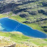 Zoom sur le lac du Lauzanier…
