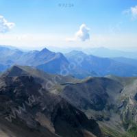 Au loin… le lac des Garrets