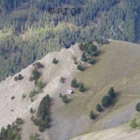 Du sommet, la cabane de Costebelle