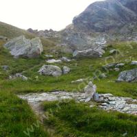 Sentier vers les lacs du Roure…