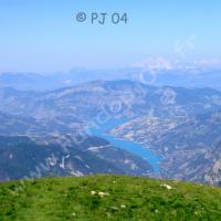 Au loin… le lac de Serre-Ponçon