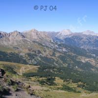 Au fond, à droite les Séolanes…