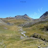 Vallon de Rouchouse… Au loin : col des Monges & Col de la Gipière de l’Oronaye
