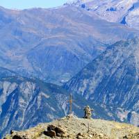 Du sommet vers la Croix de l'Alpe