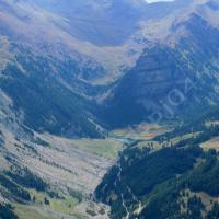 Au loin : le lac des Sagnes