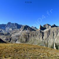 Au loin, l'Aiguille de Chambeyron